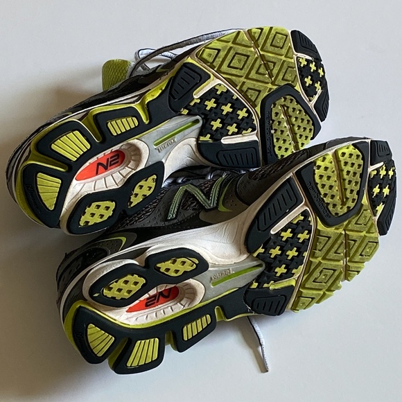 New Balance Men's Running Shoes 1080v2 Size 8 1/2 - Picture 5 of 5